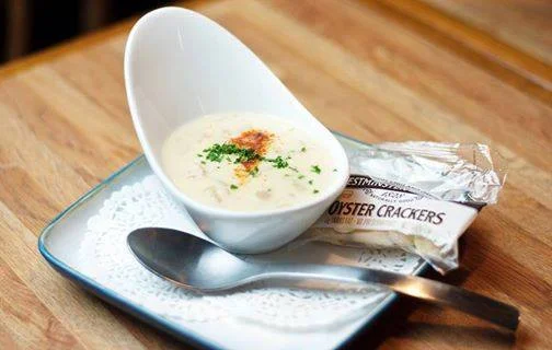 Soup served with crackers